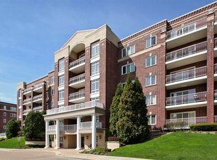 7081 W Touhy Ave APT 201, Niles, IL