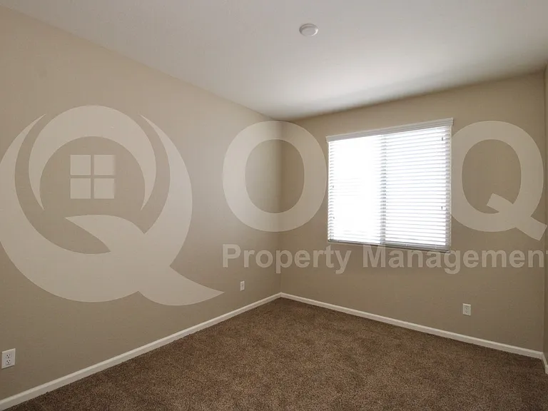 867 E Aberdeen Dr — Photo 17