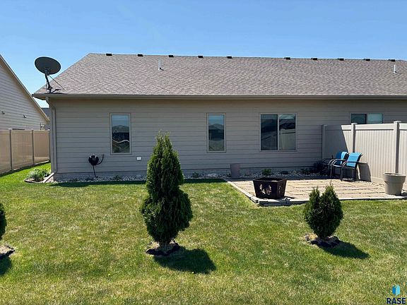 5th image of 3802 E Brewster St