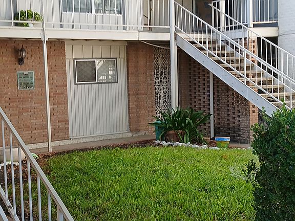 5th image of 242 Funston Pl APT 3