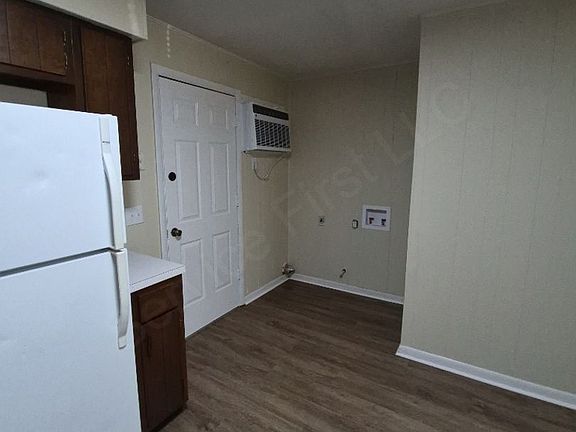 3rd image of 506 Hopwood St #6