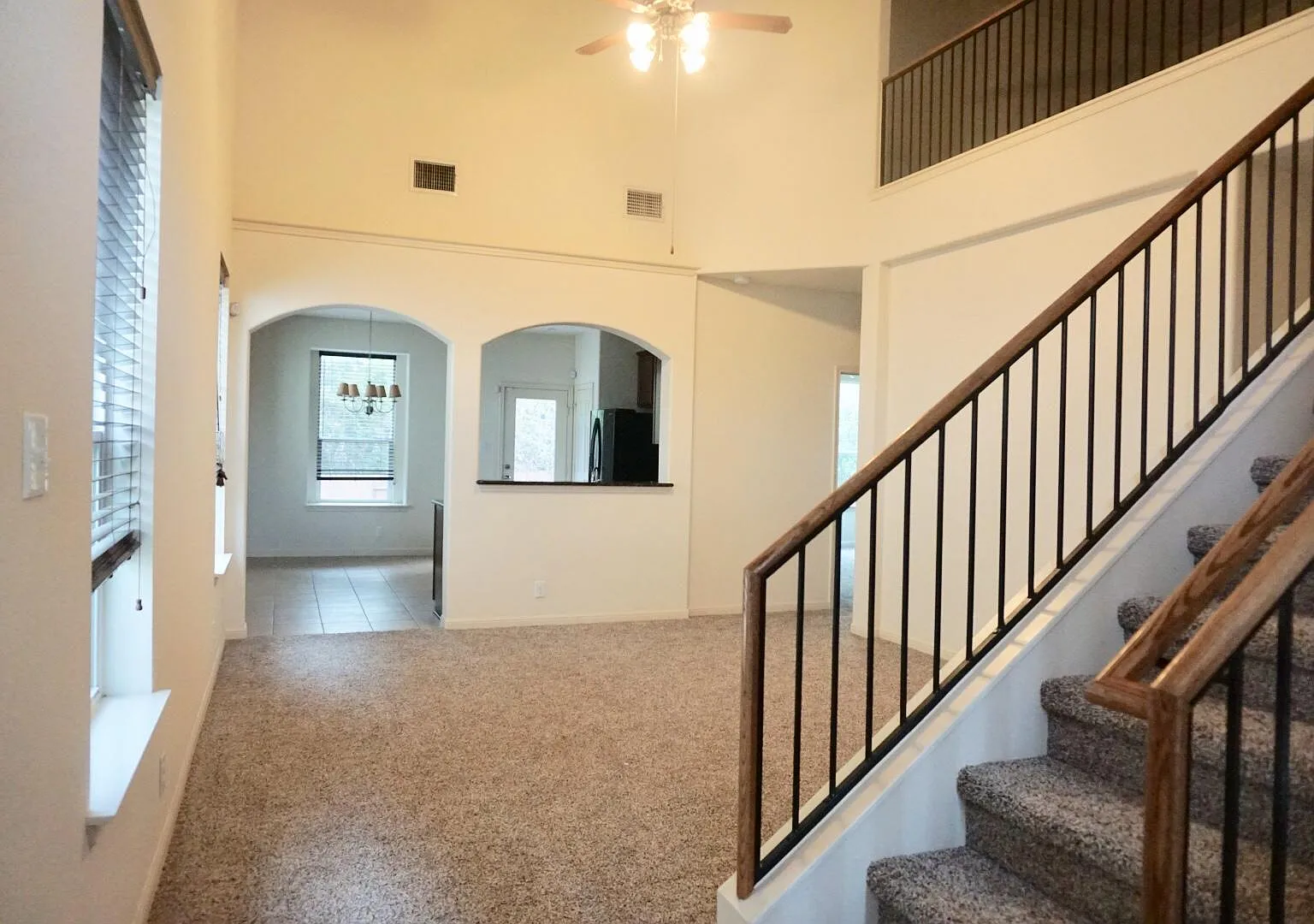 3 bed, 2.5 bath, 1591 sqft, $1,995 — Photo 3