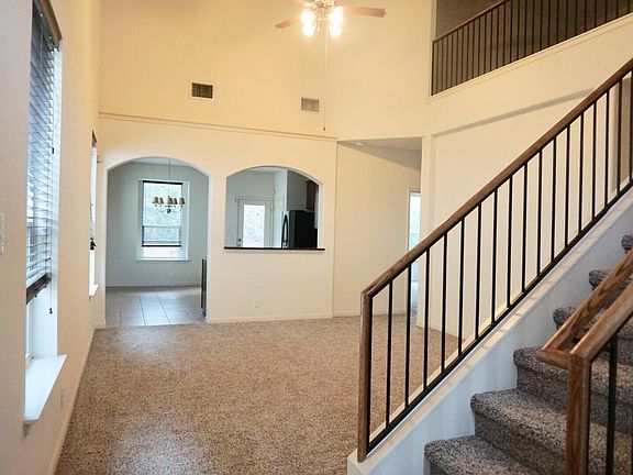 3rd image of 2305 Nestlewood Dr