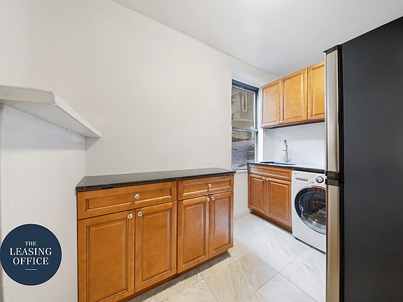 3rd image of 168 8th Ave APT 1R