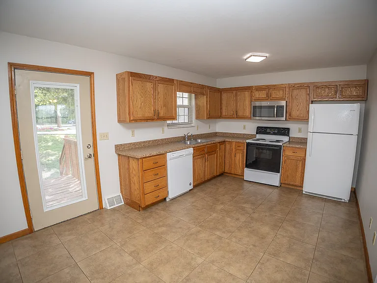 305 Tanner Bridge Ct #B — Photo 3