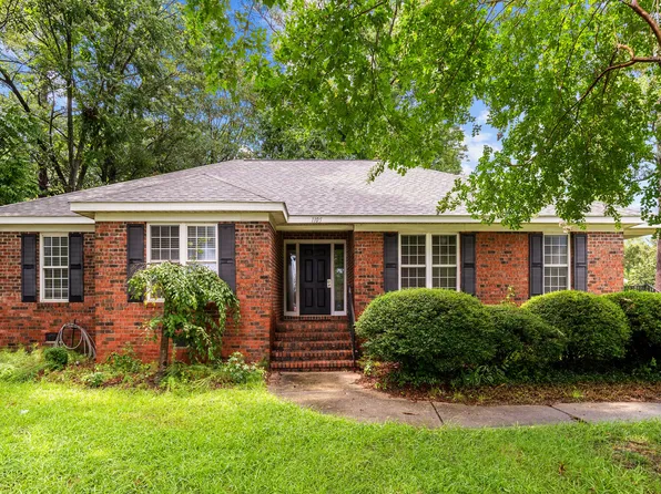 1105 Red Banks Rd, Greenville, NC 27858