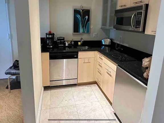 FURNISHED KITCHEN