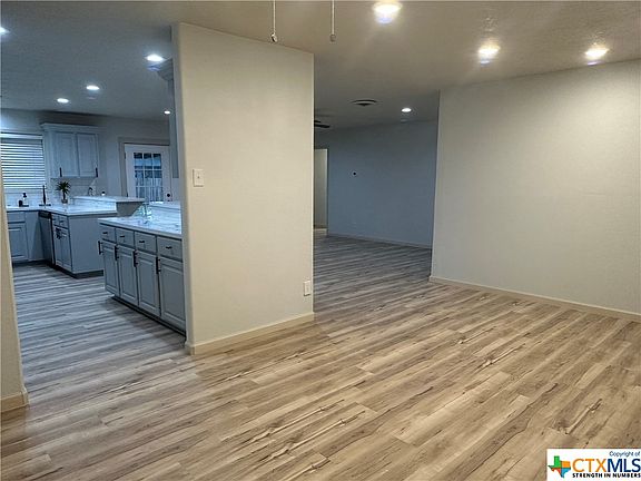 5th image of 206 Glenbrook Ln