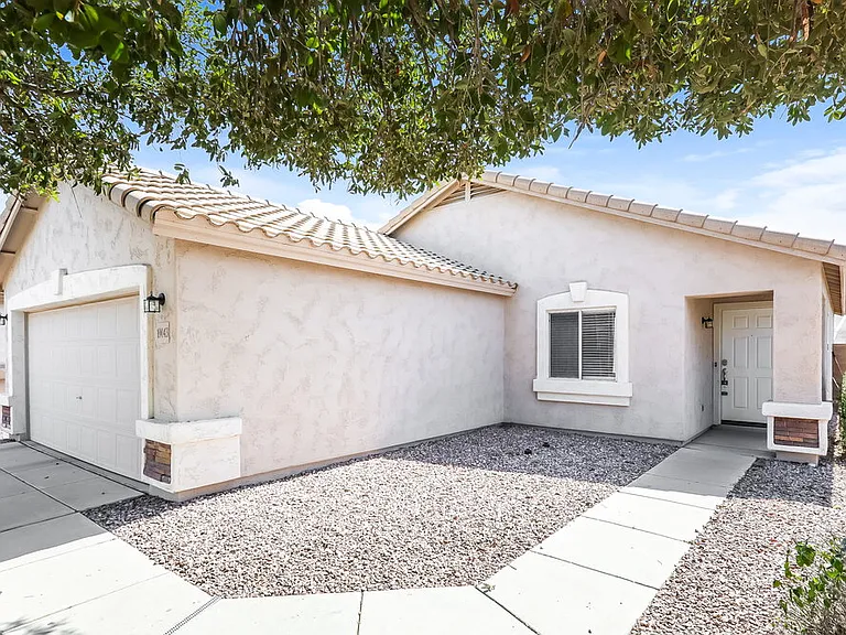 10043 N 115th Dr — Photo 3
