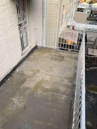 1st image of 2917 Lawton Ave #2