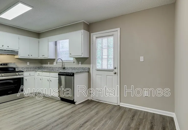 146 Chalet North Ct #146 — Photo 17