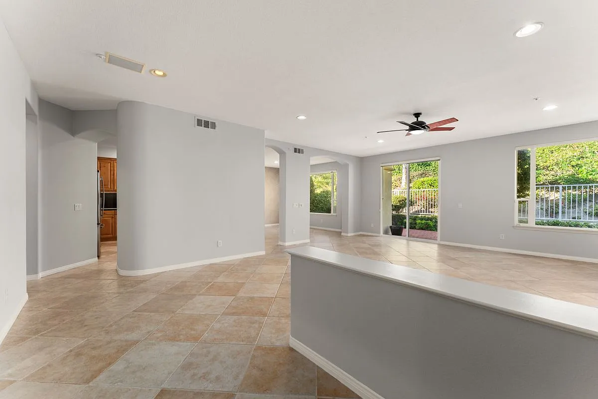 3 bed, 2.0 bath, 2043 sqft, $4,750 — Photo 1