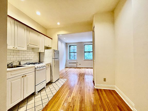2nd image of 245 E 77th St APT 2FW