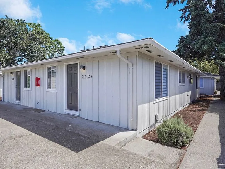 2333 Lee St SE — Photo 17