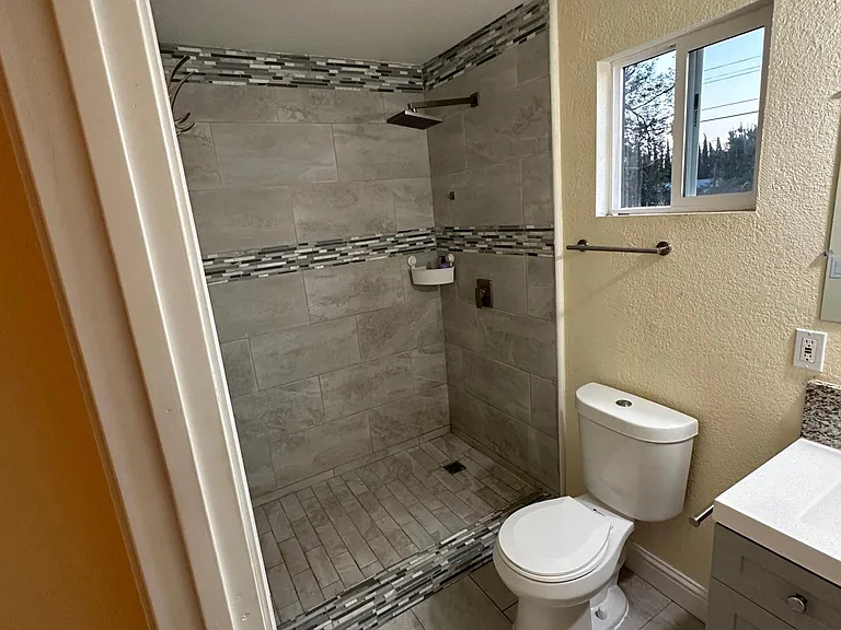 418 E St #2 — Photo 11