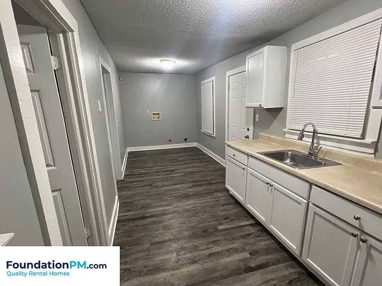 444 Glankler St — Photo 4