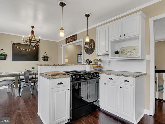 4th image of 15 Cobblestone Dr