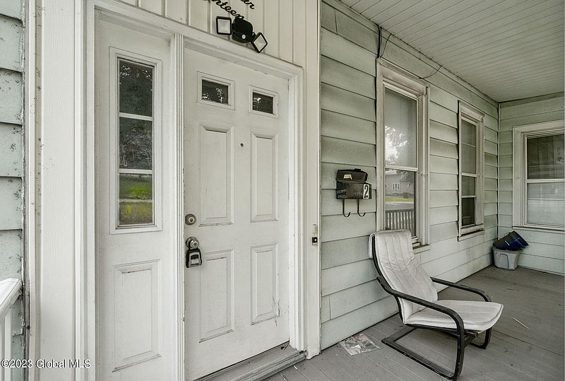 3rd image of 2418 12th Avenue