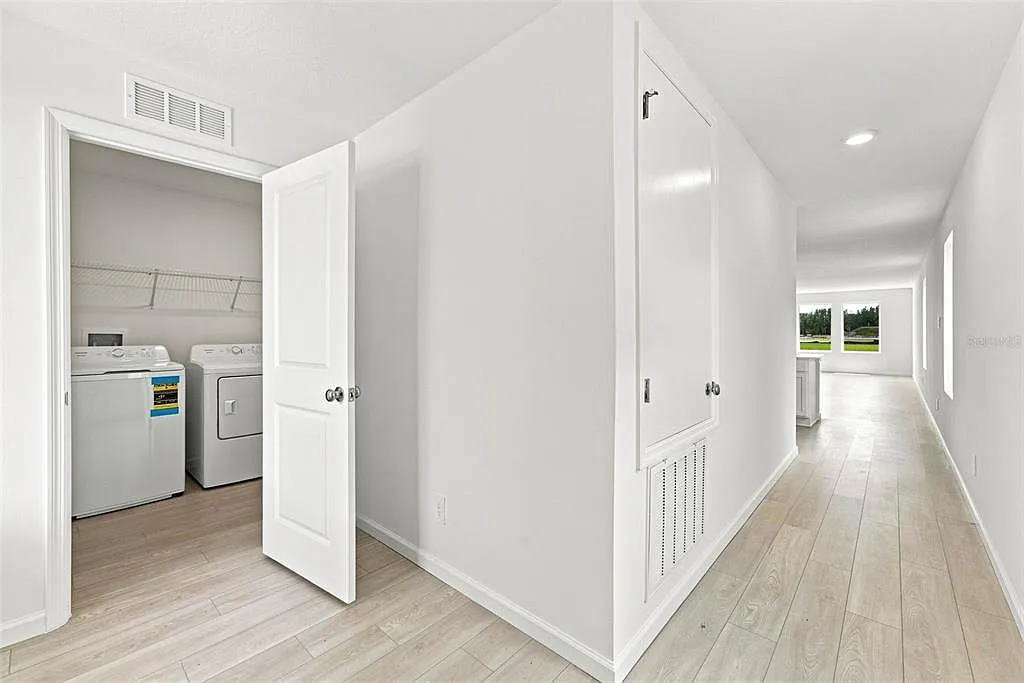 4 bed, 2.0 bath, 1600 sqft, $2,095 — Photo 3