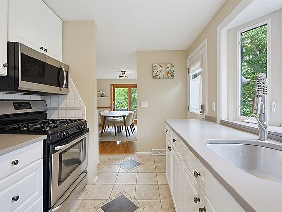 4th image of 33 Brimstone Way