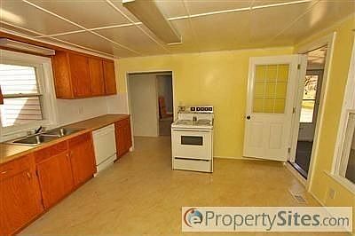 4th image of 868 144th Ave