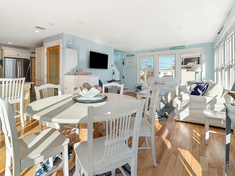 15 Beechwood Ave — Photo 8