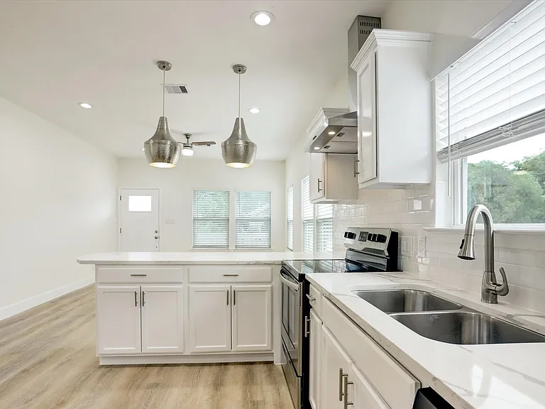 3515 Delhi St — Photo 12