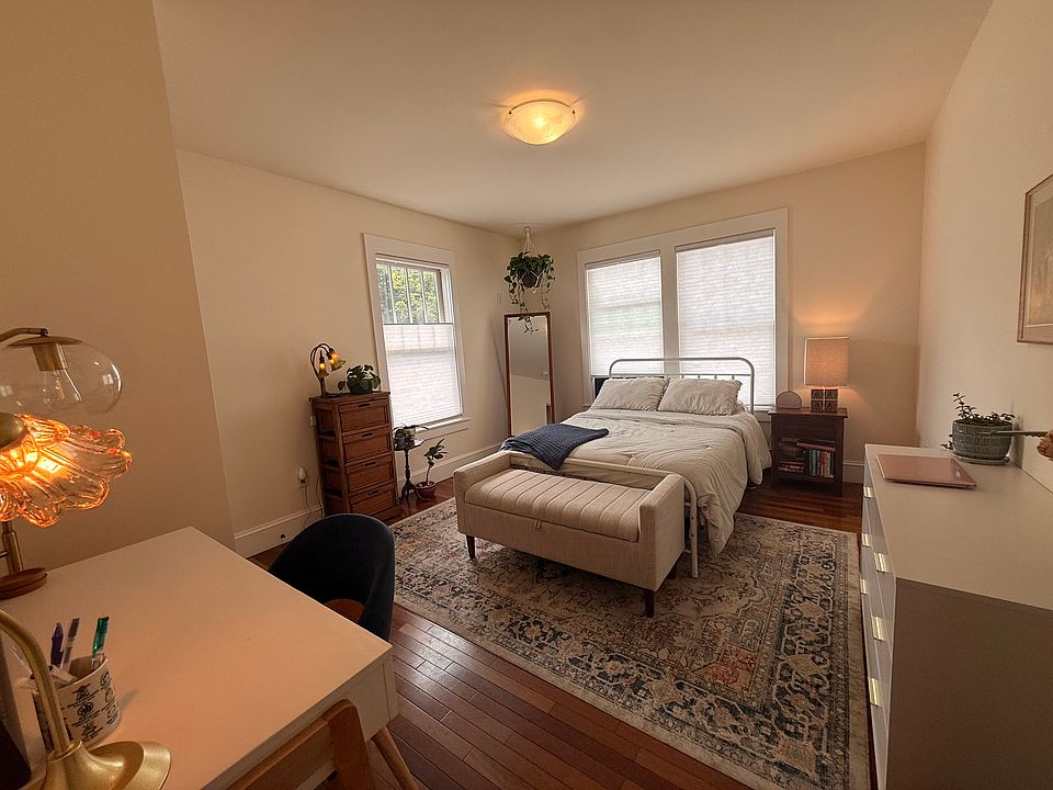 1st image of 430 Shelburne Rd #3