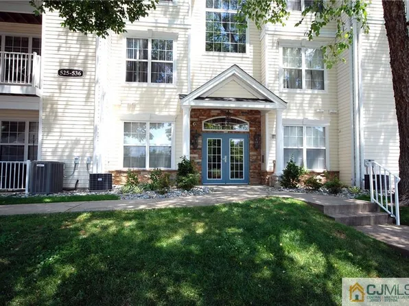 532 Saint Andrews Pl, Englishtown, NJ 07726