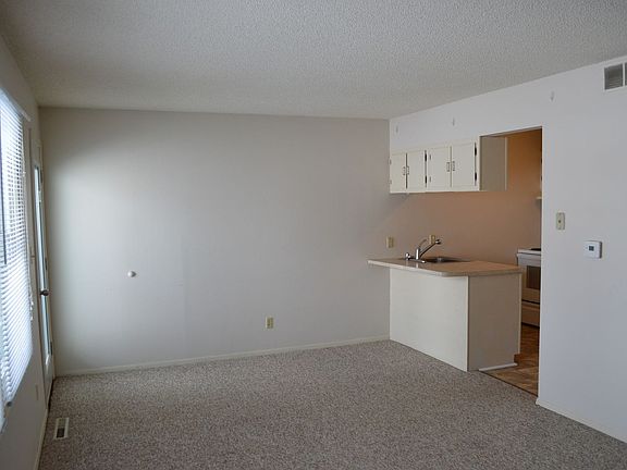 3rd image of 2102 14th Ave N #1