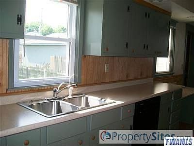 5th image of 327 N Main St