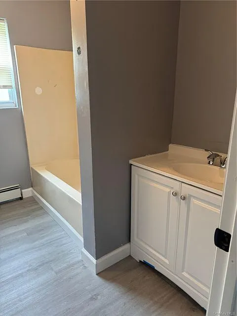 4 bed, 1.0 bath, 1300 sqft, $4,000 — Photo 4