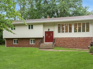32 Rock Rd, Englewood Cliffs, NJ 07632