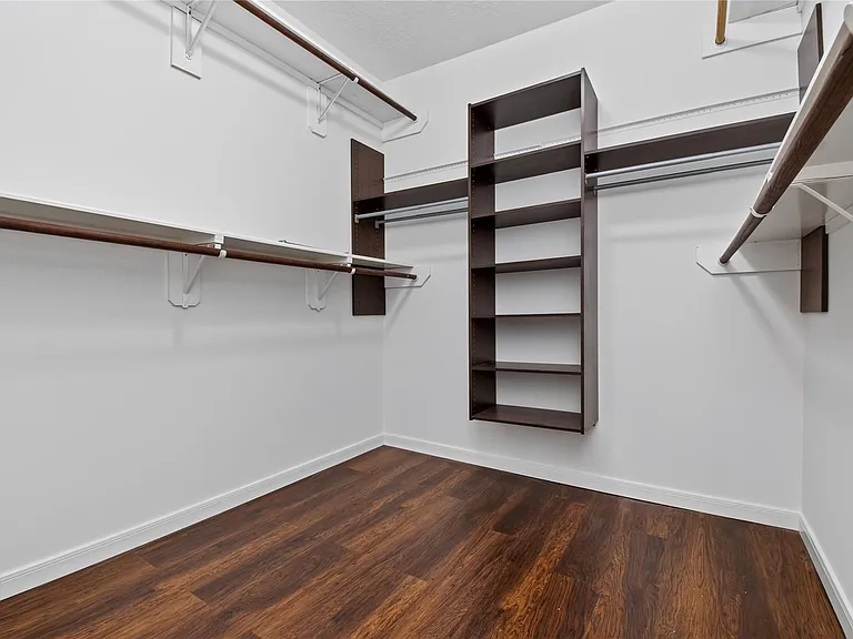 2304 Jackson St — Photo 15