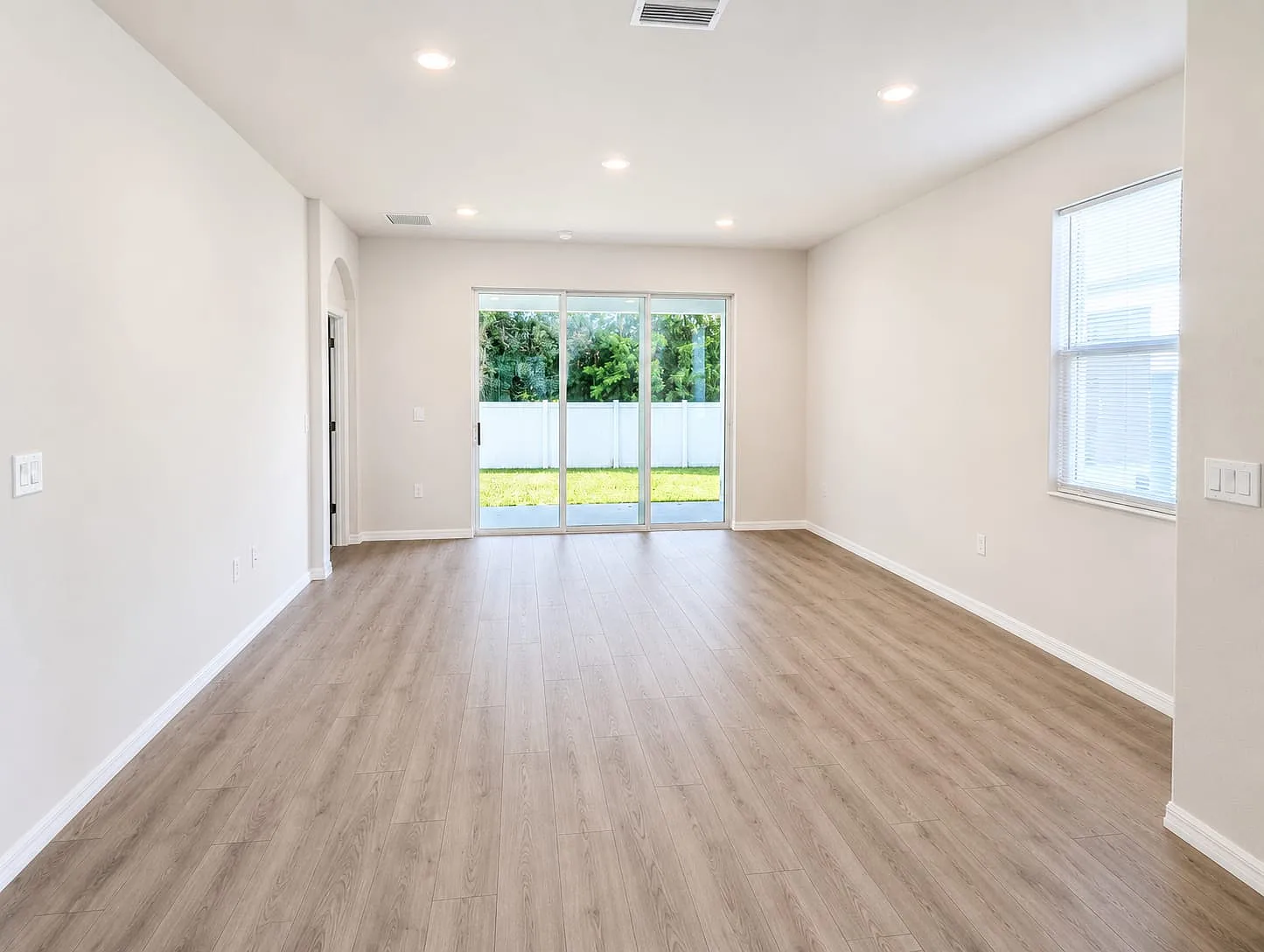 3 bed, 1565 sqft, $2,500 — Photo 3