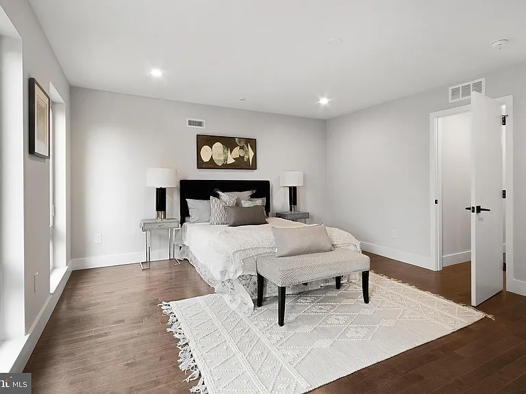 1321 S Woodstock St — Photo 14