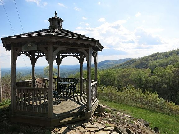 4th image of 641 Apple Hill Ln