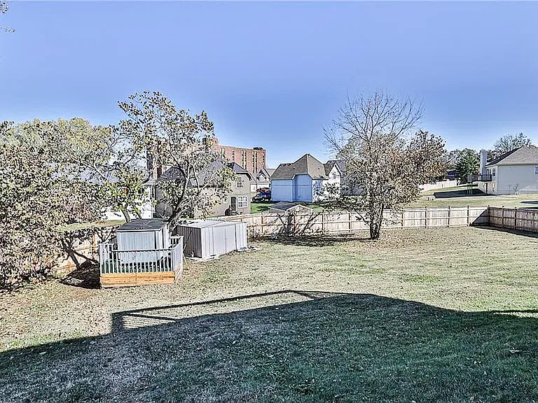 4010 E 16th Ct — Photo 5