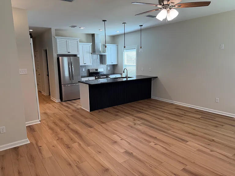 307 NE 2nd St #2 — Photo 7