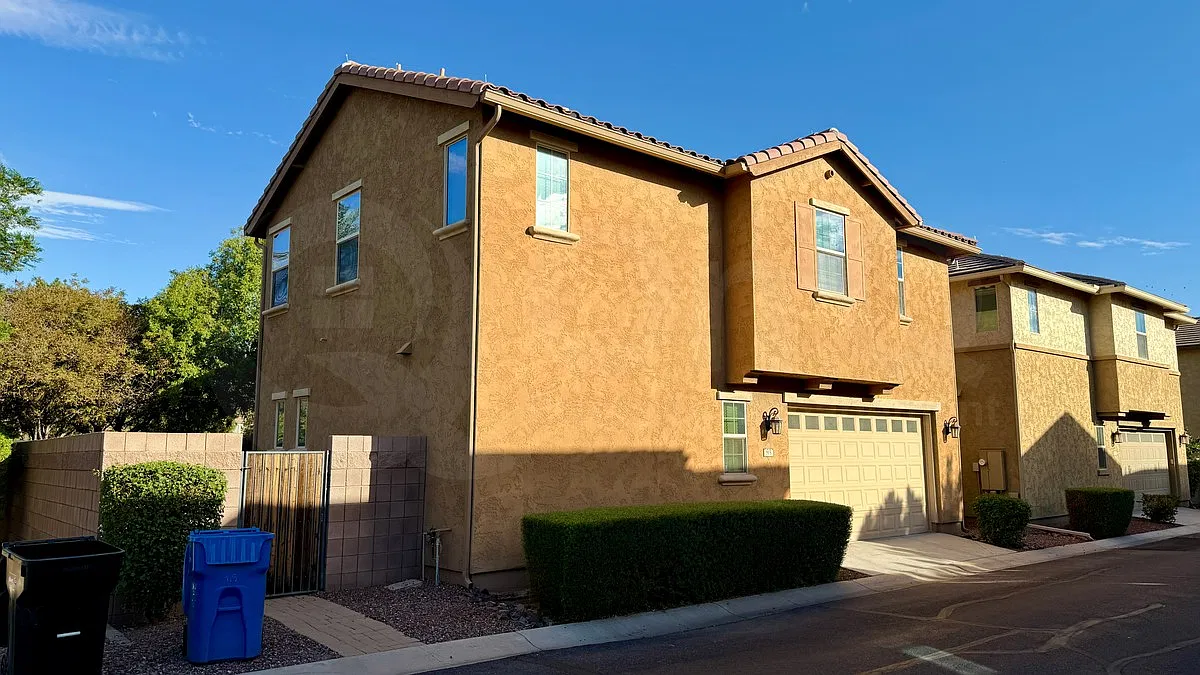 4 bed, 3.0 bath, 2697 sqft, $2,750 — Photo 3