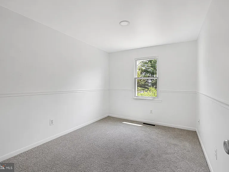 1134 Providence Ct — Photo 23