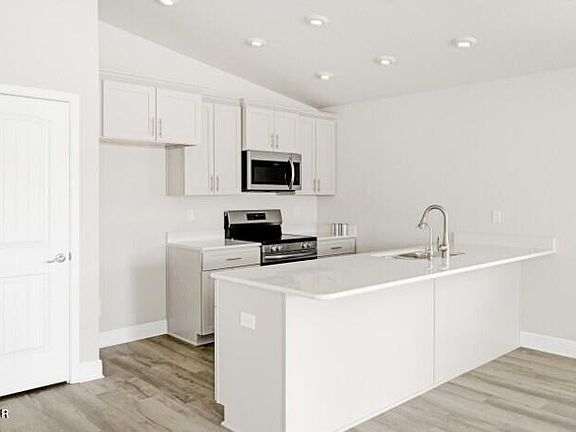 5th image of 11411 Godart St