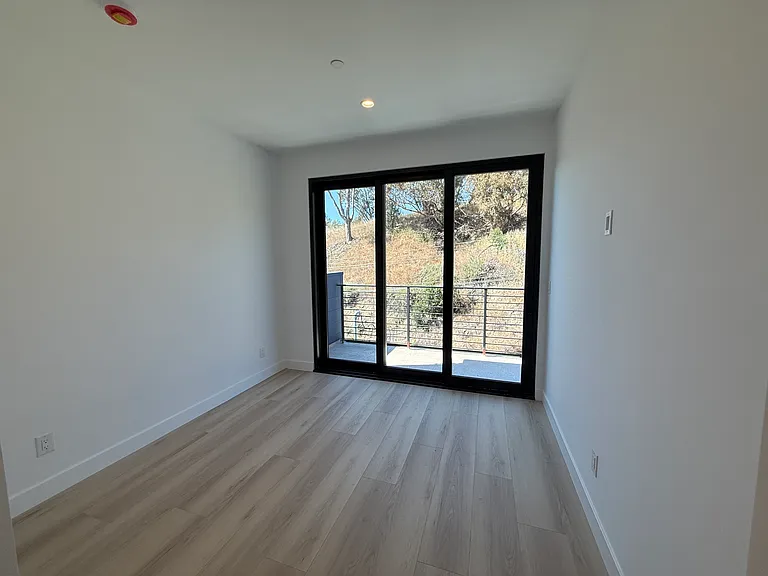 Upstairs bedroom 1 / office with shared balcony