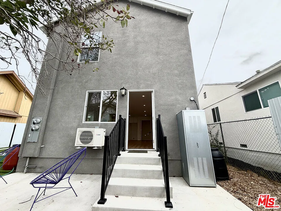 3 bed, 2.5 bath, 1200 sqft, $3,300 — Photo 4