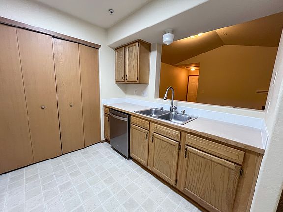 3rd image of 6005H Chapel Hill Blvd #201