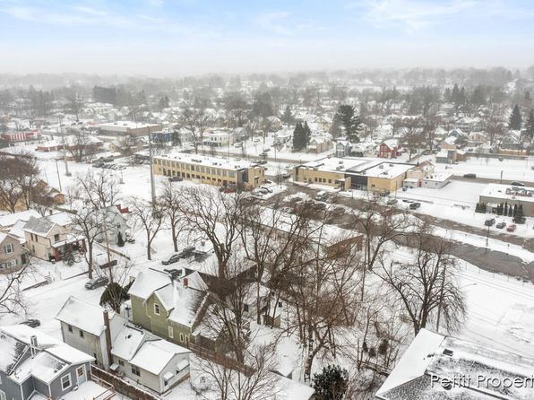447 Emerald Ave NE, Grand Rapids, MI 49503
