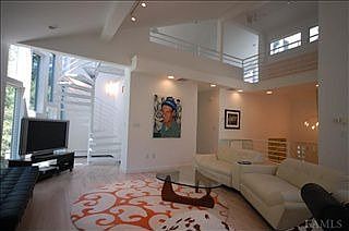 3rd image of 371 Allview Ave
