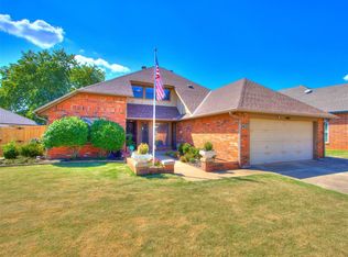 2433 E Hills Dr, Moore, OK 73160