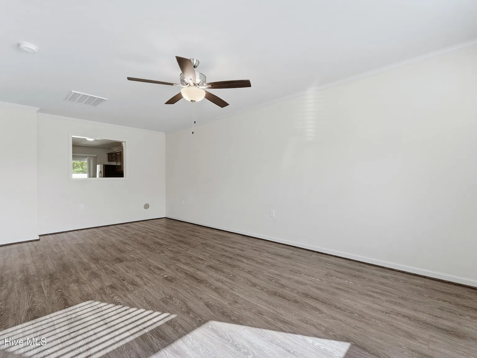 2 bed, 2.5 bath, 1376 sqft, $1,495 — Photo 3