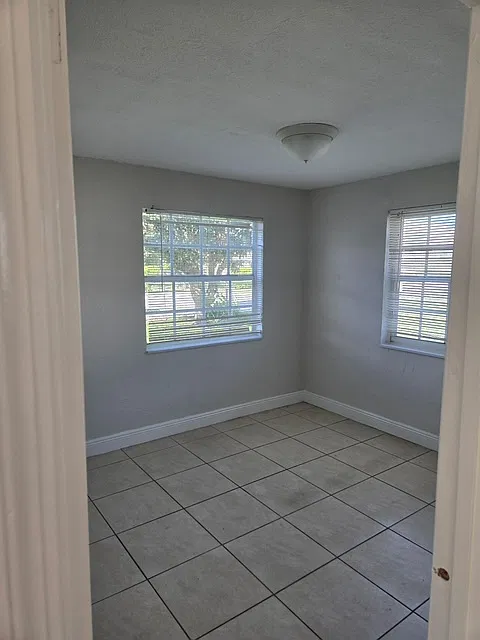 529 NW 10th St